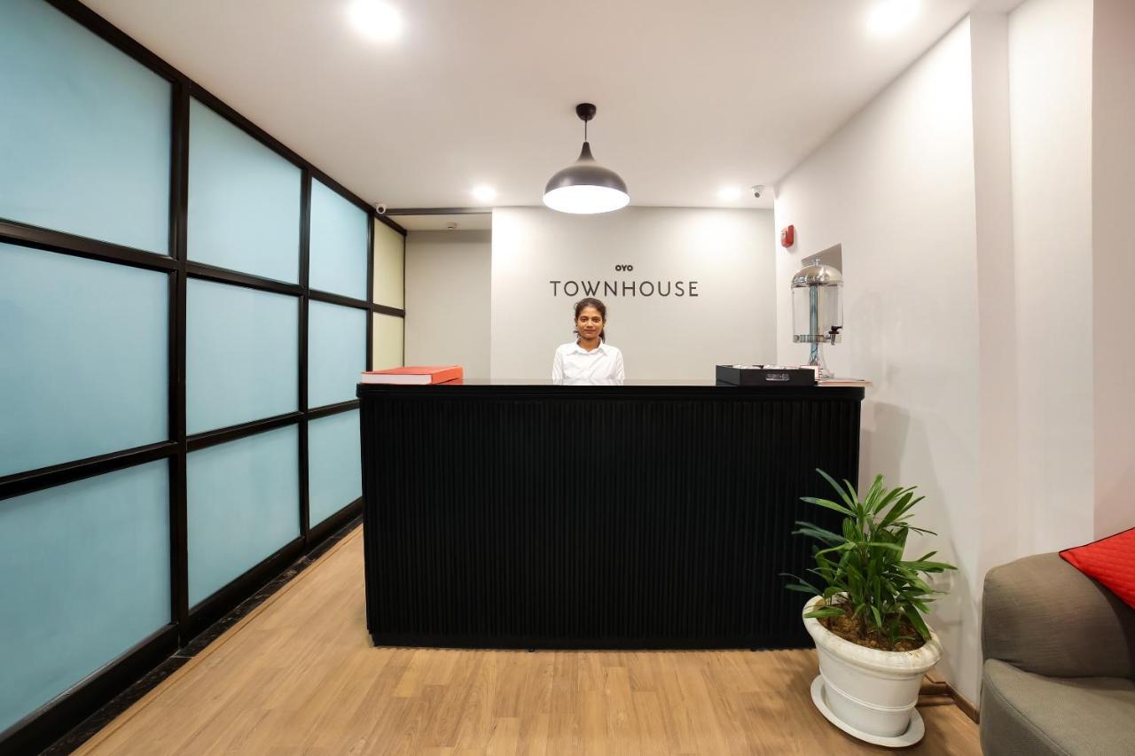Oyo Townhouse 019 Anand Vihar Hotel Nueva Delhi Exterior foto